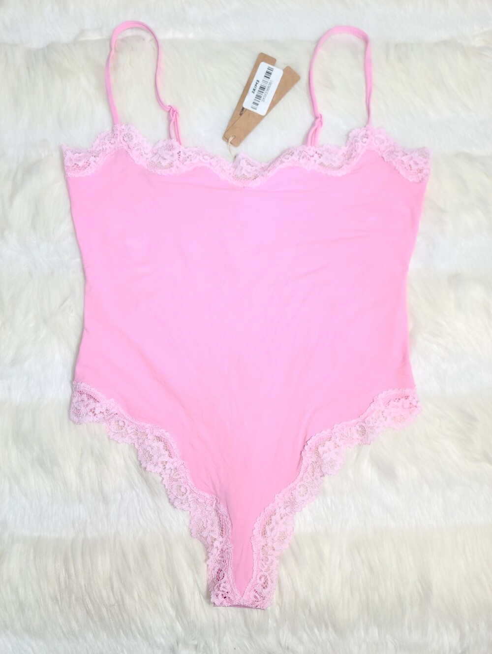 SKIMS Fits Everybody Lace Cami Bodysuit Pink Bubblegum Tonal Women XS NEW - Picture 1 of 7
